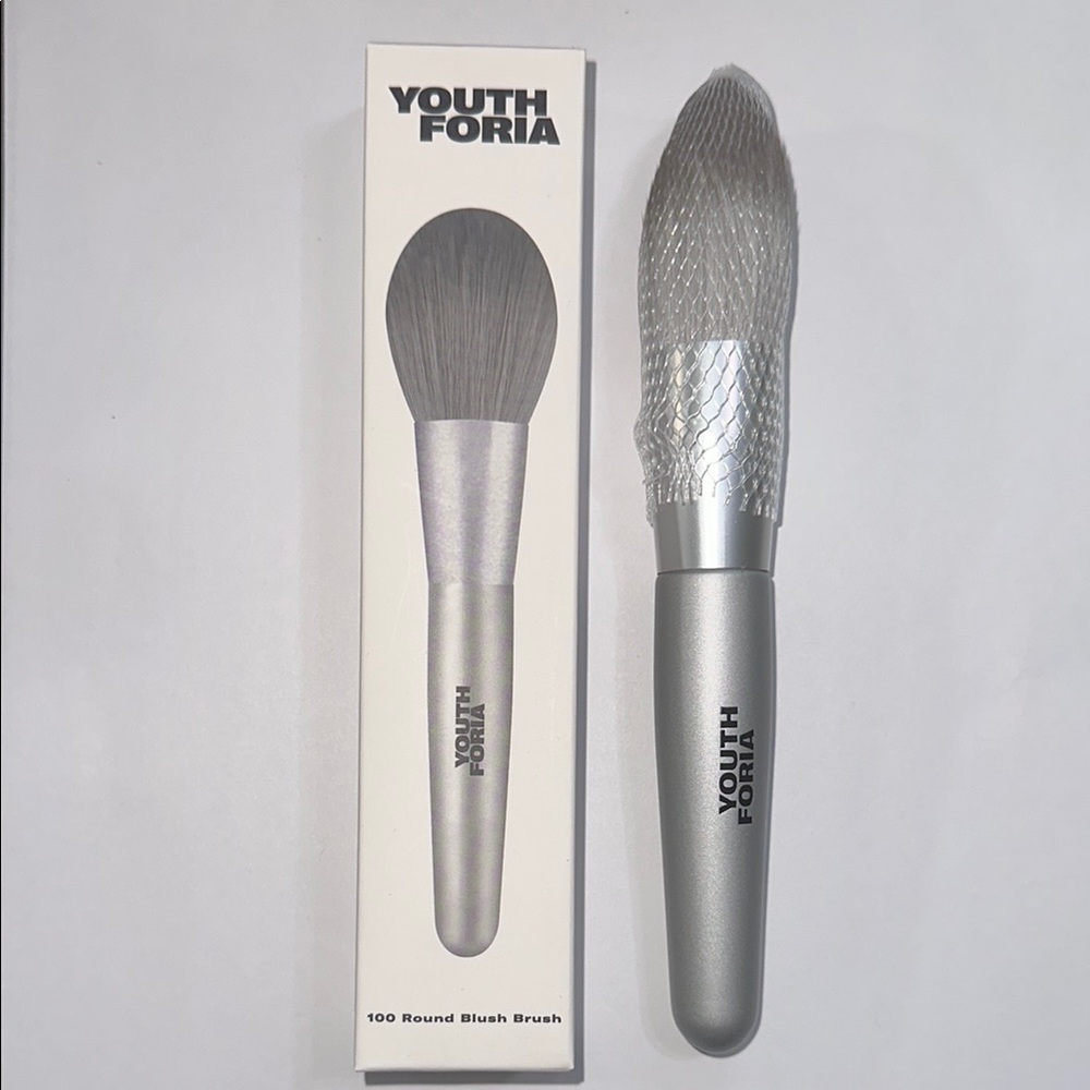 Youthforia 100 Silver Round Makeup Brush